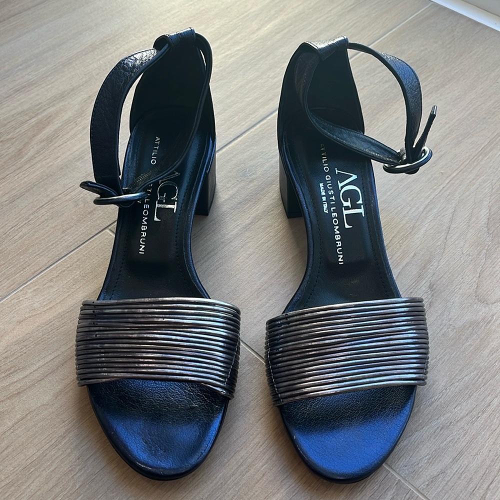 AGL Attilio Giusti Leombruni Heels with ankle strap metallic blue